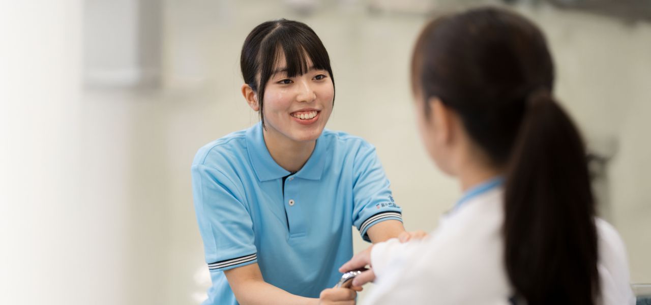講義を受ける女性
