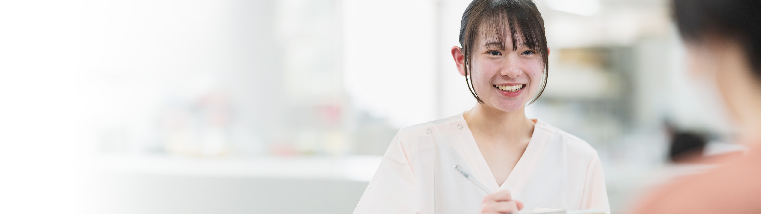 笑顔の女性